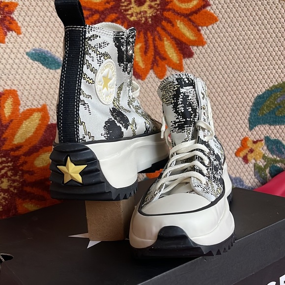 Converse 171399C
RUN STAR HIKE HI
SATURN GOLD/BLACK/EGRET
Men’s sneakers Platfrm - Picture 10 of 16